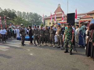 Babinsa Sukaasih Amankan Kirab Gunungan Festival Maulid Nusantara 7