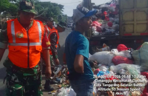 Satgas Sampah Koramil Ciputat Bersihkan Pasar Cimanggis