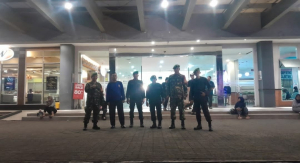 Babinsa dan Komduk Perkuat Kewaspadaan Malam Lewat Patroli Rutin