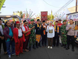 Babinsa Pondok Betung Amankan Jalan Sehat dan Festival Budaya Kebon Kopi