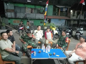 Sinergi TNI-Polri dan Warga Perkuat Siskamling di Jatinegara
