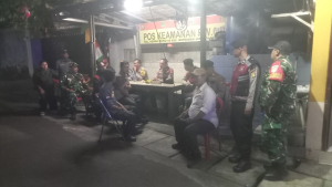 Koramil 02 Matraman dan Warga Perkuat Siskamling Jaga Kamtibmas