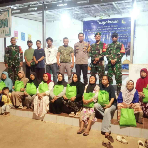 Koramil Serpong Utara Salurkan 50 Paket Sembako kepada Warga