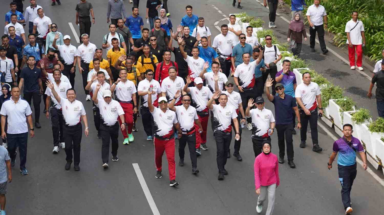 Ribuan Peserta Ikuti Fun Walk HUT ke-81 TNI Menuju Monas