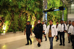 Polri Bawa Pulang DPO Judi Online dari Thailand