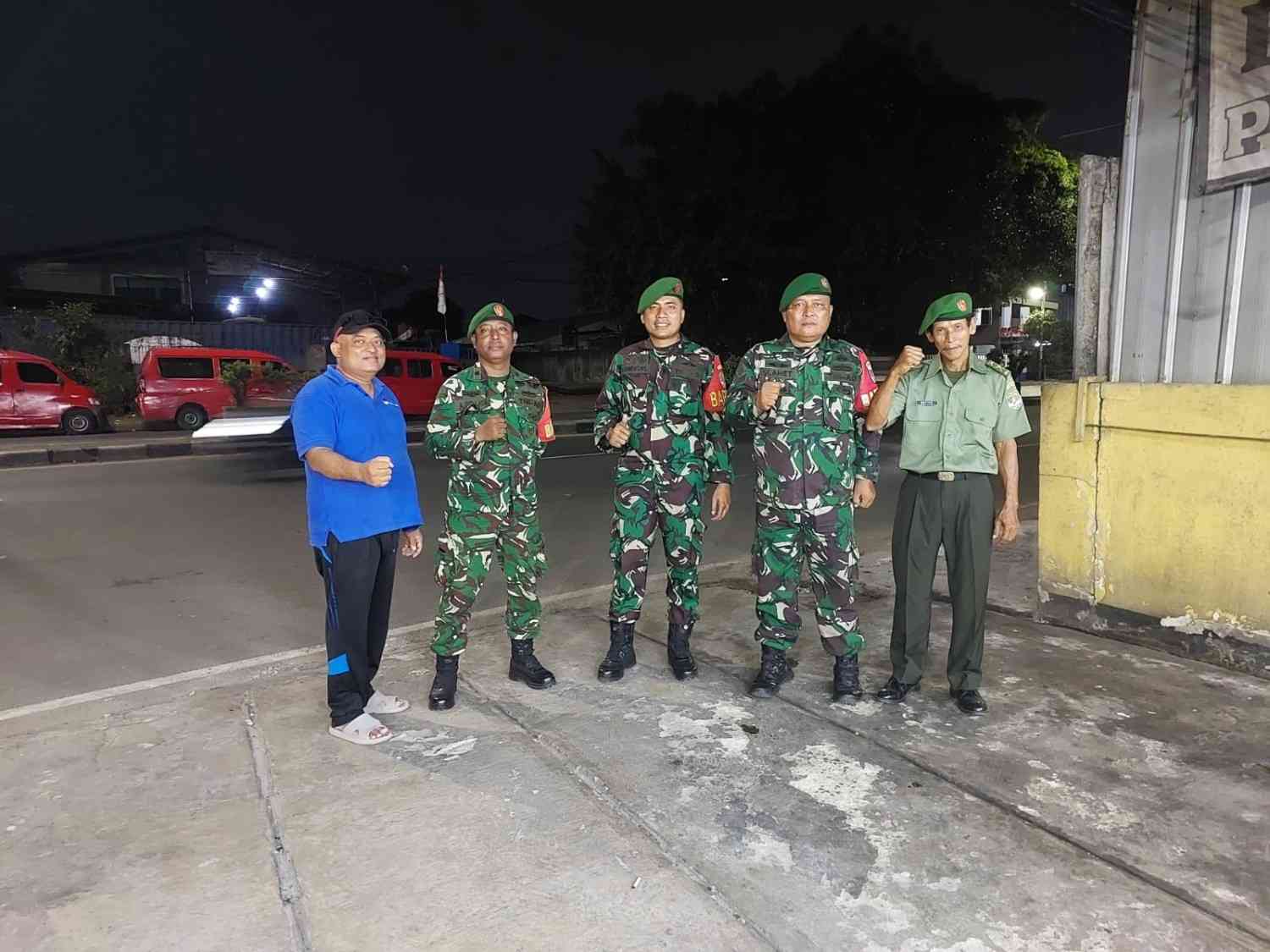 Babinsa dan Komduk Patroli Malam Jaga Keamanan Tangerang