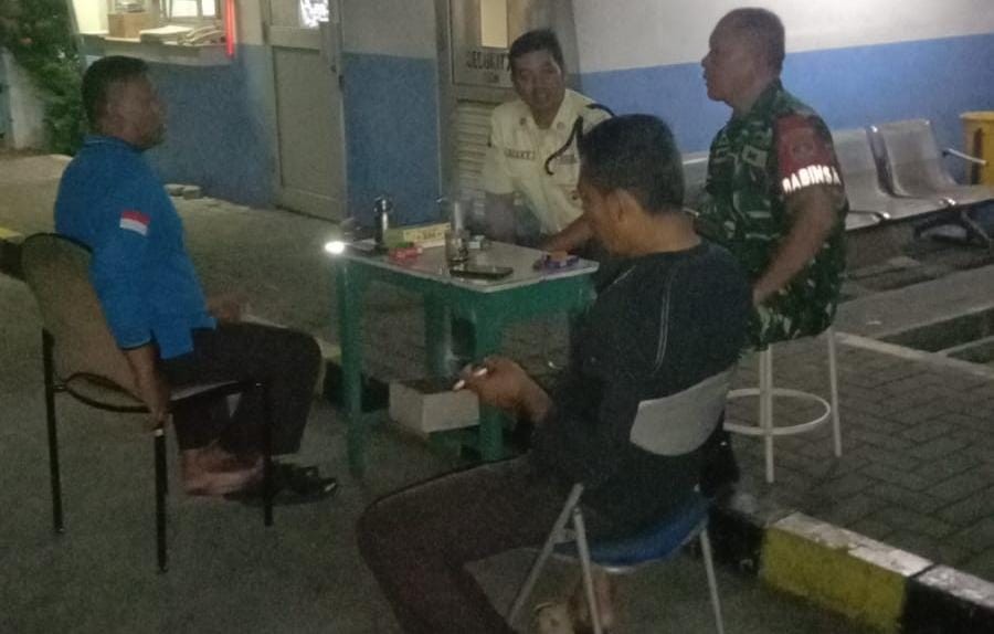 Koramil Matraman Bersama Komduk Perkuat Kamtibmas Lewat Patroli Siskamling