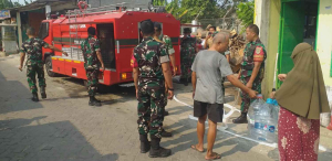 Koramil 01 Tangerang Salurkan 5.000 Liter Air Bersih untuk Warga Kunciran Jaya