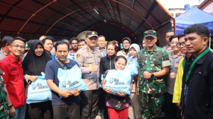 Kodim Jaksel Salurkan Bantuan untuk Korban Kebakaran Kebayoran Lama
