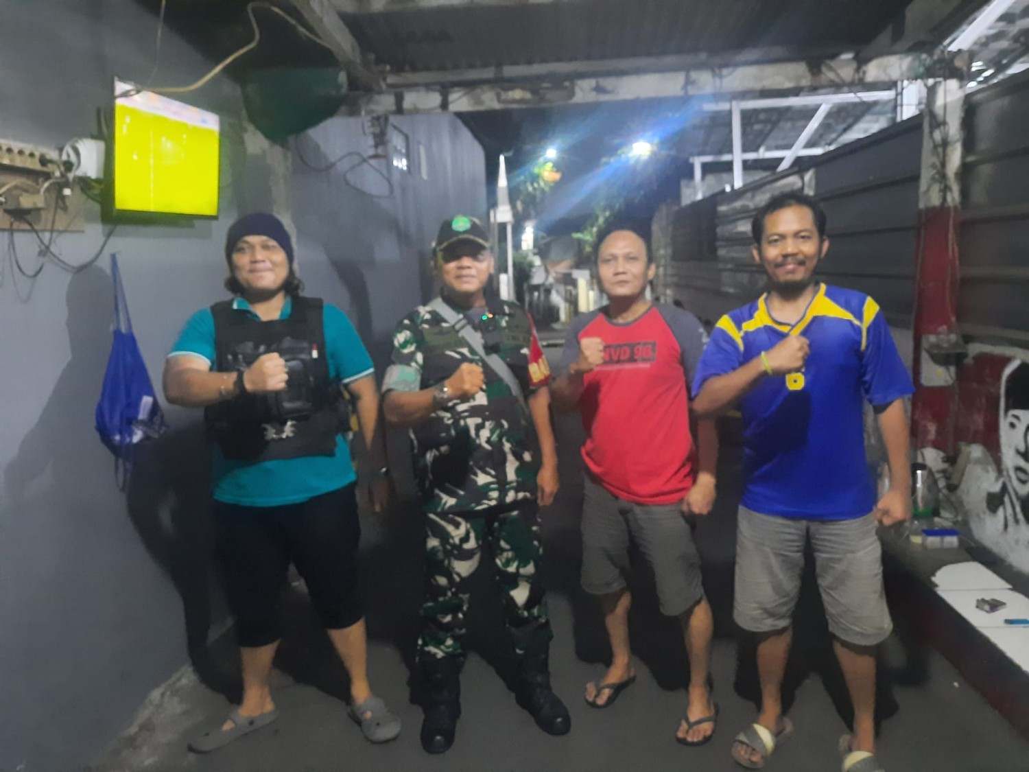 Patroli Siskamling Koramil Kramat Jati-Makasar Antisipasi Kenakalan Remaja