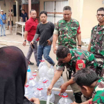 Dandim 0506/Tangerang Pantau Distribusi 5.000 Liter Air di Kampung Koceak
