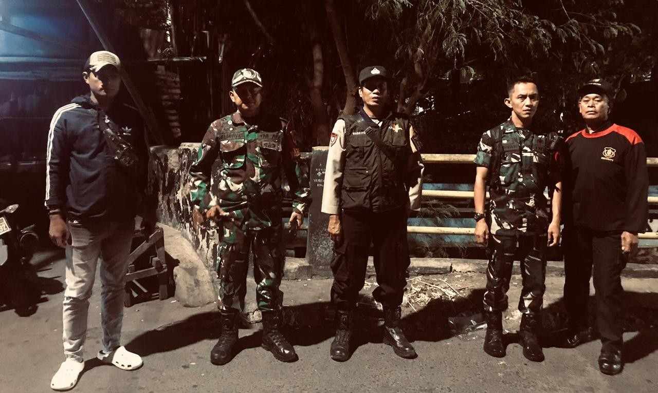 Koramil 01 Jatinegara dan Komduk Perkuat Kamtibmas Lewat Patroli Malam