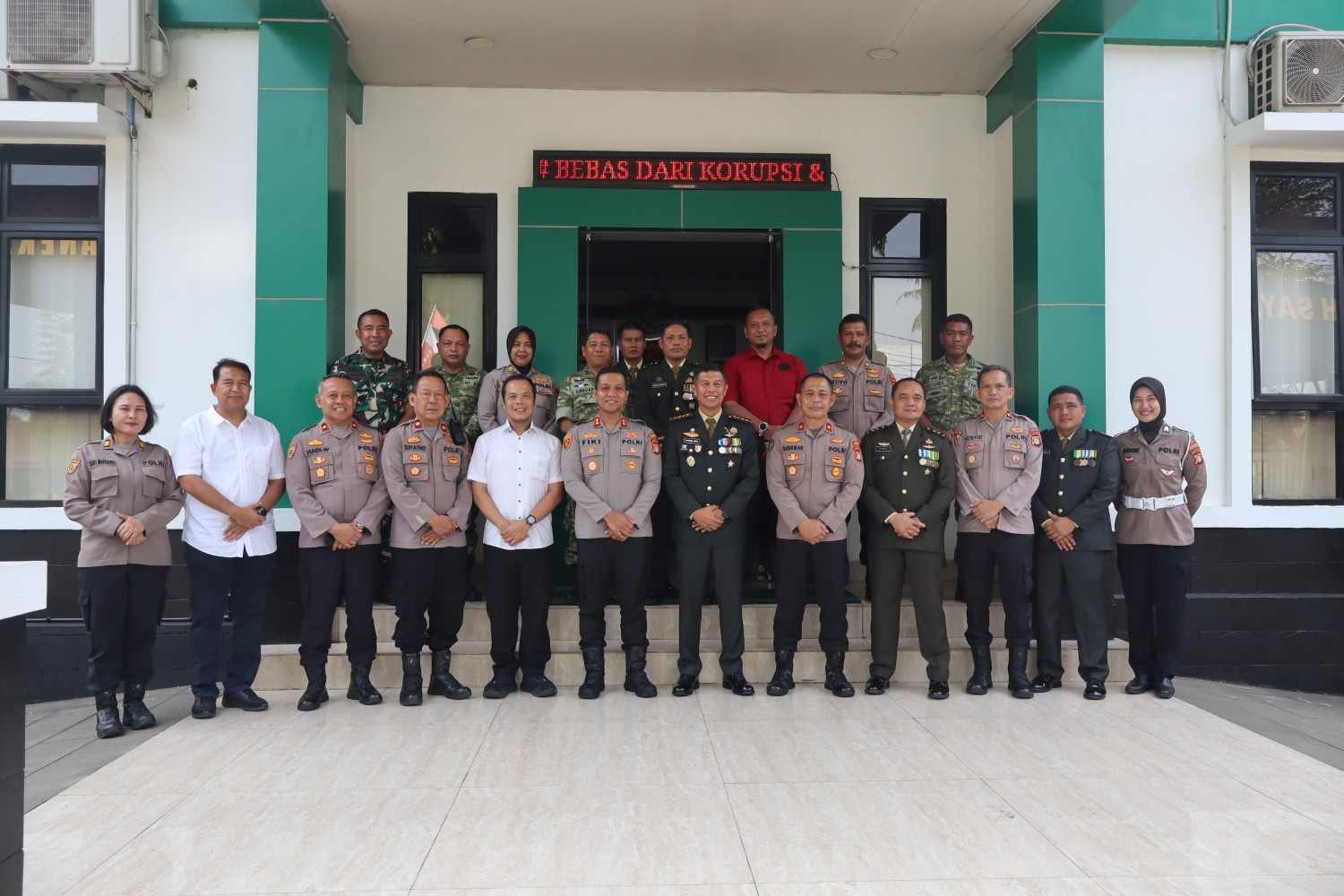 Tumpeng HUT ke-81 TNI Pererat Sinergi Polres dan Kodim Tangerang