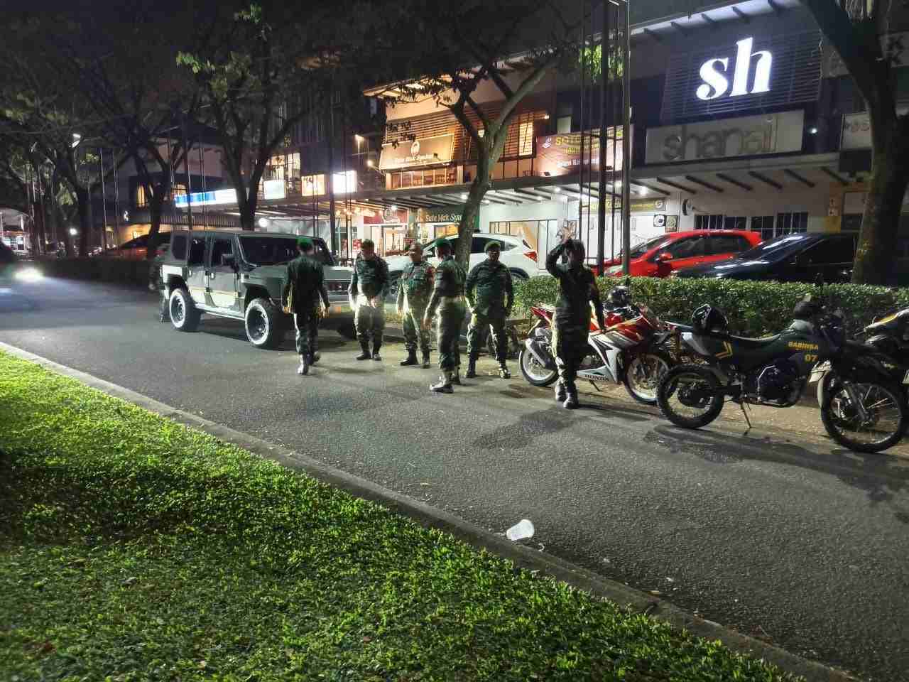 Babinsa dan Komduk Perketat Patroli Malam di Tangerang dan Pondok Aren
