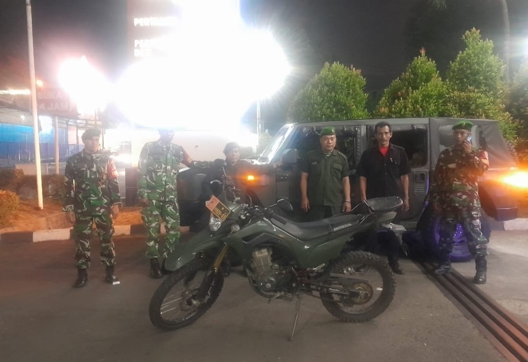 Patroli Malam Babinsa dan Komduk Perkuat Keamanan Warga Batuceper-Pamulang