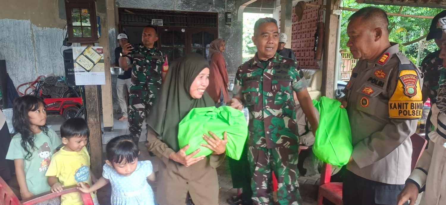 Koramil Pondok Aren Bagikan 50 Paket Sembako Lewat Jaga Jakarta On The Spot