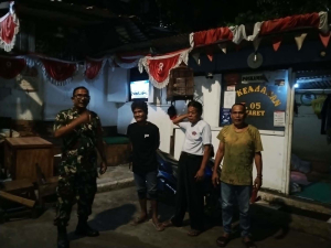Jaga Kampung, Babinsa Setiabudi Ajak Warga Aktifkan Ronda Malam
