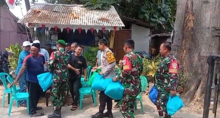 Jaga Jakarta On The Spot, Babinsa dan Bhabinkamtibmas Salurkan 50 Paket Sembako