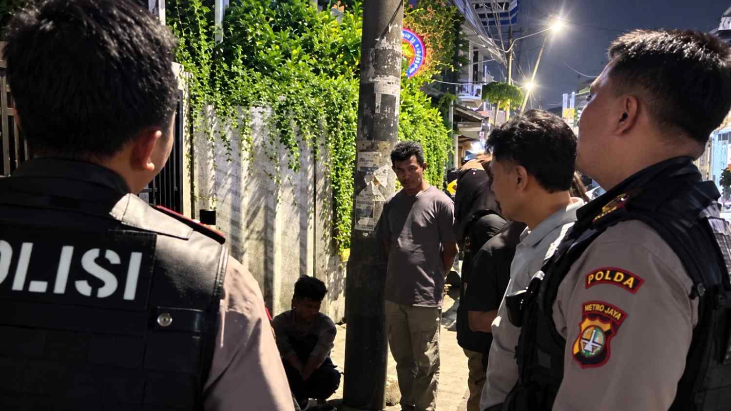 Polisi Amankan 20 Pemuda dan Sita Senjata Tajam di Bassura