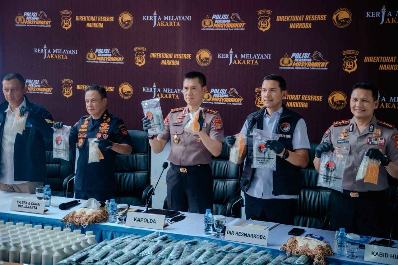 Polda Metro Jaya Ungkap Produksi Obat Keras Ilegal, 16 Orang Diamankan