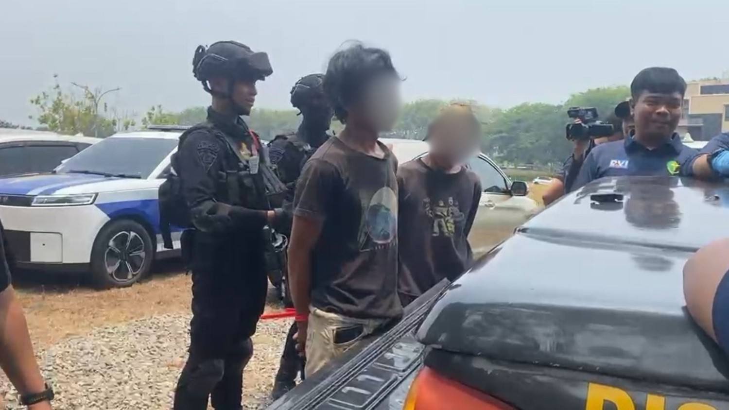Brimob dan Ditresnarkoba Gerebek Kampung Ambon, Dua Orang Diamankan