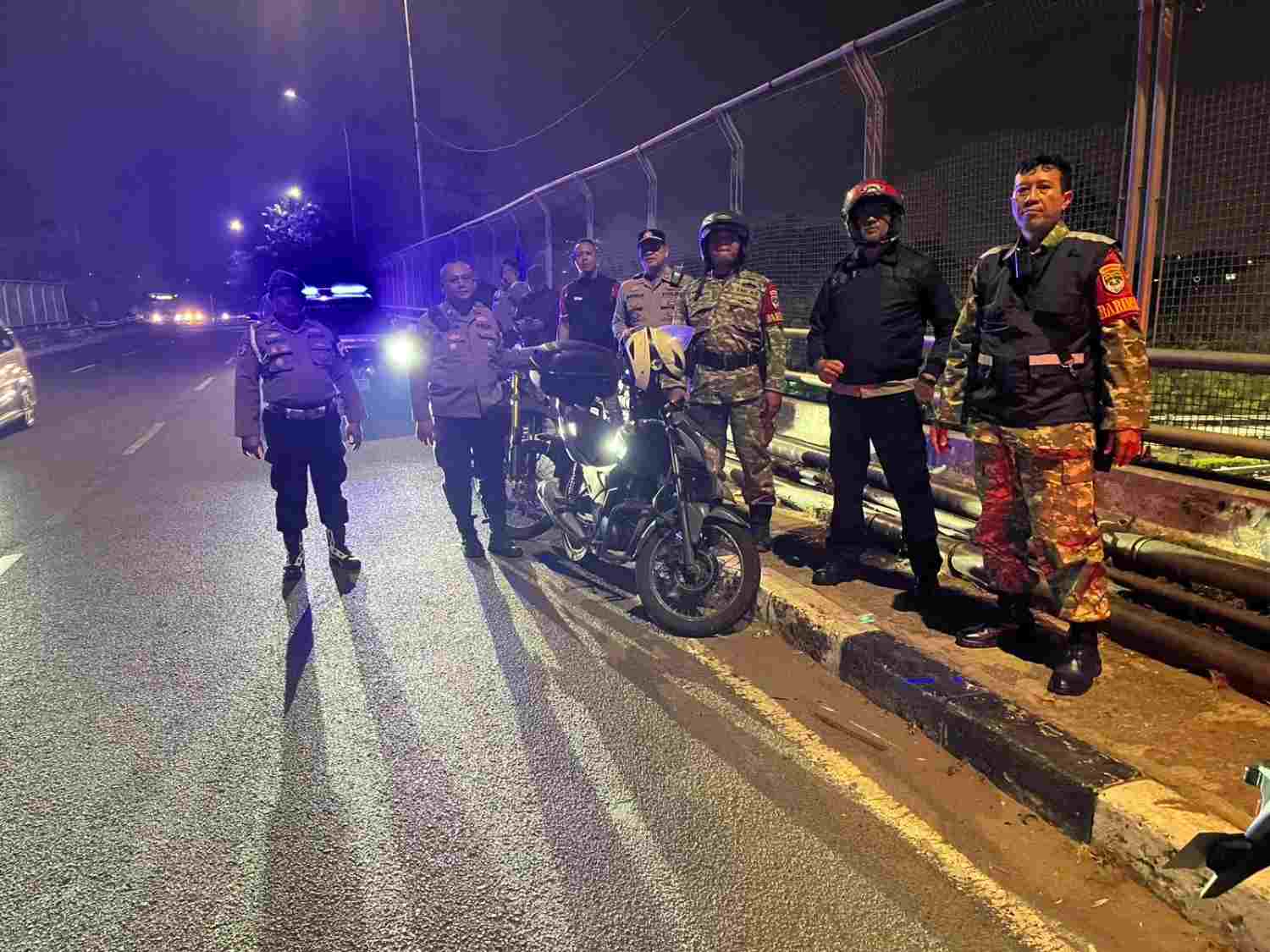 Patroli Koramil Pasar Rebo-Ciracas, Warga Diajak Aktif Jaga Keamanan