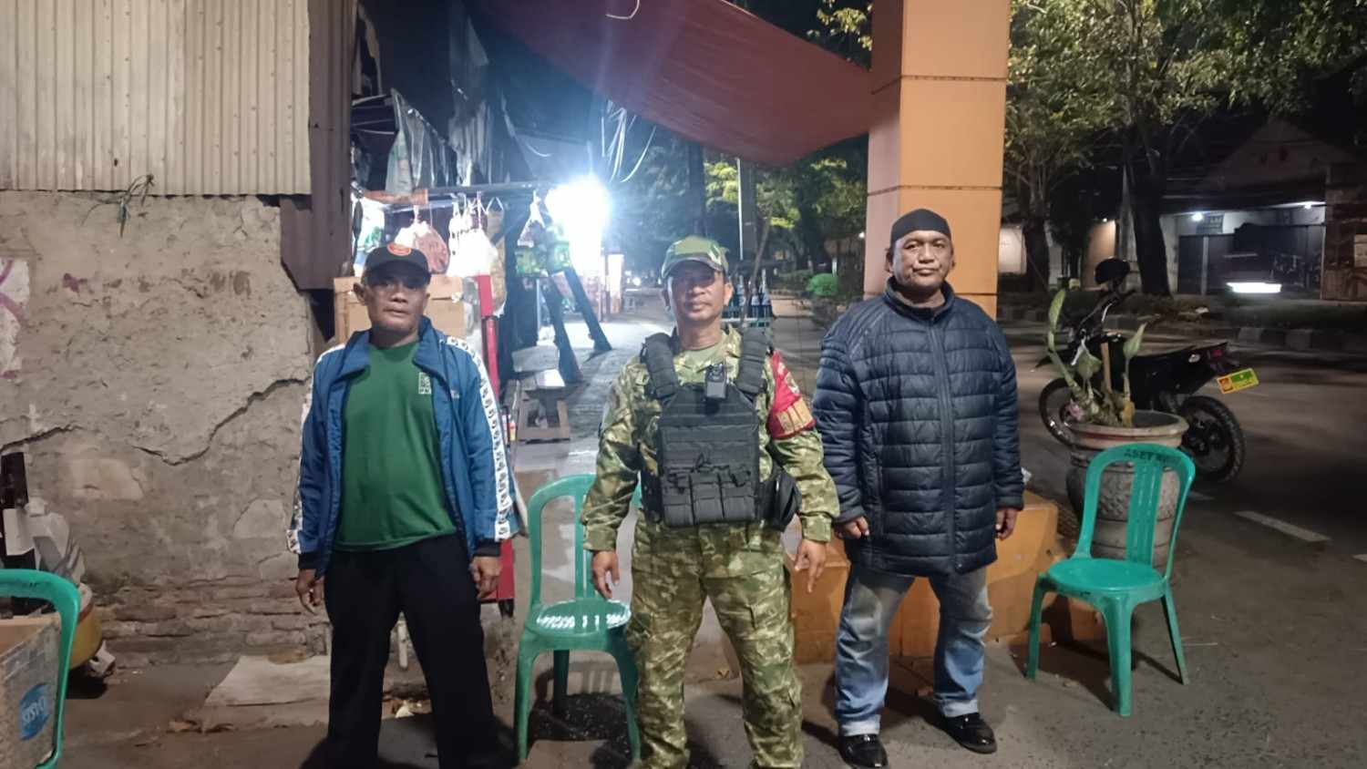 Babinsa Pulogadung dan Komduk Perkuat Siskamling di Jatinegara Kaum