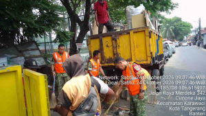 TNI dan Warga Bergerak Bersihkan Sampah, Jaga Kesehatan Lingkungan Karawaci