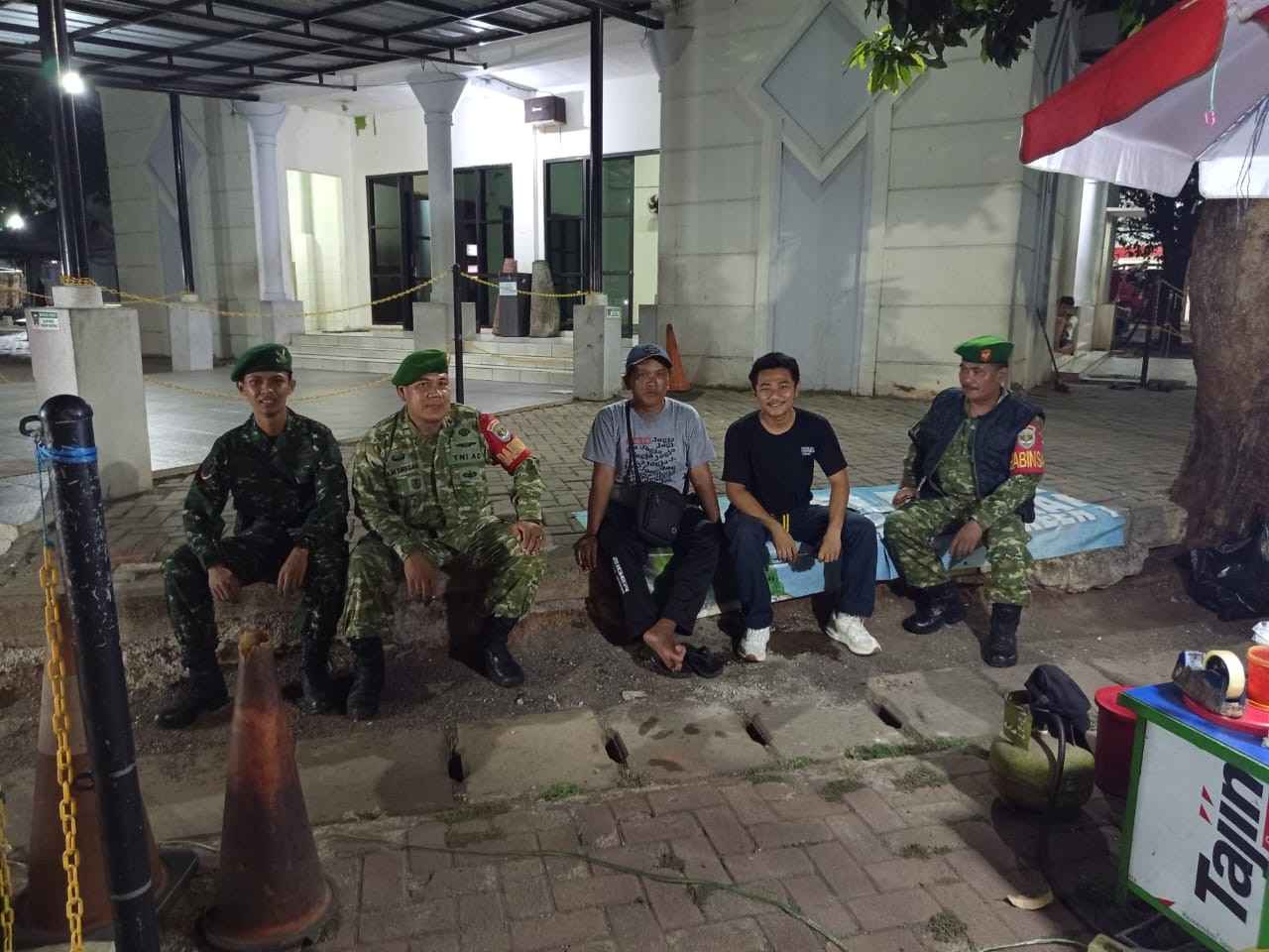 Babinsa dan Komduk Gelar Patroli Malam, Sasar Titik Rawan Kriminalitas