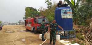 Koramil 01/Tangerang Salurkan 10.000 Liter Air Bersih ke Warga Kunciran Jaya